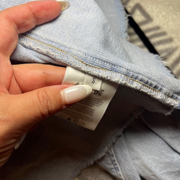 AGOLDE NYX Distressed Denim Shirt Jean Jacket Light Wash Cropped Raw Hem Size S - Picture 8 of 10